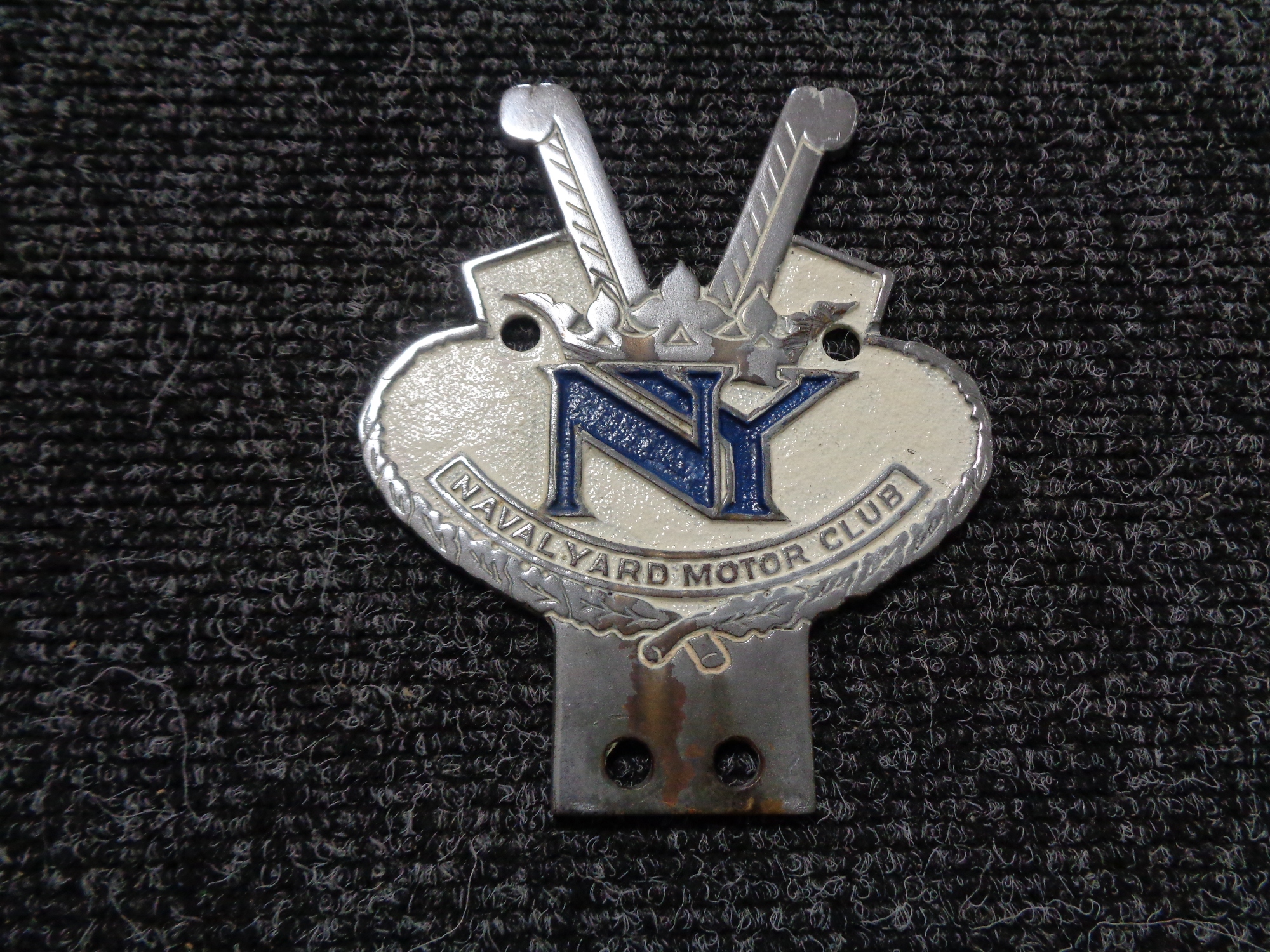 A vintage motor car badge - The naval yard motor club