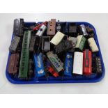 A tray of 00 gauge rolling stock,
