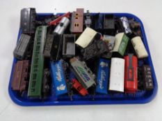 A tray of 00 gauge rolling stock,