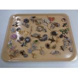 A quantity of costume jewellery,