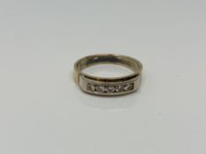 An 18ct gold five stone diamond ring, size O. CONDITION REPORT: 4.