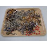 A quantity of costume jewellery,