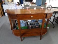 A good quality Willis and Gambier side table,