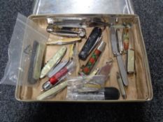 A tin of various pocket / pen knives,