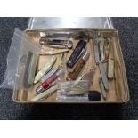 A tin of various pocket / pen knives,