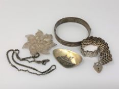 A groups of silver and white metal jewellery including padlock bracelet,