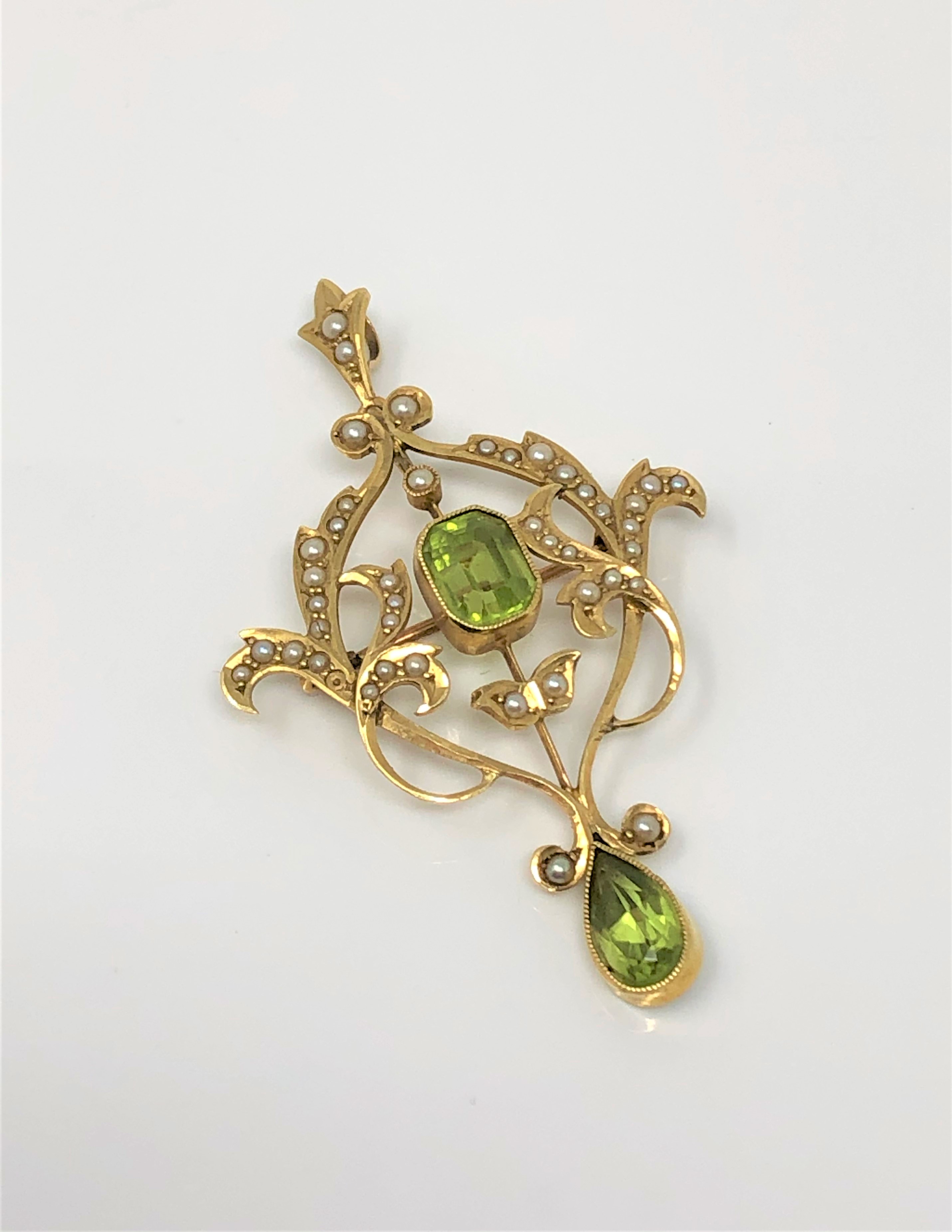 An Edwardian 15ct gold peridot and seed pearl pendant,