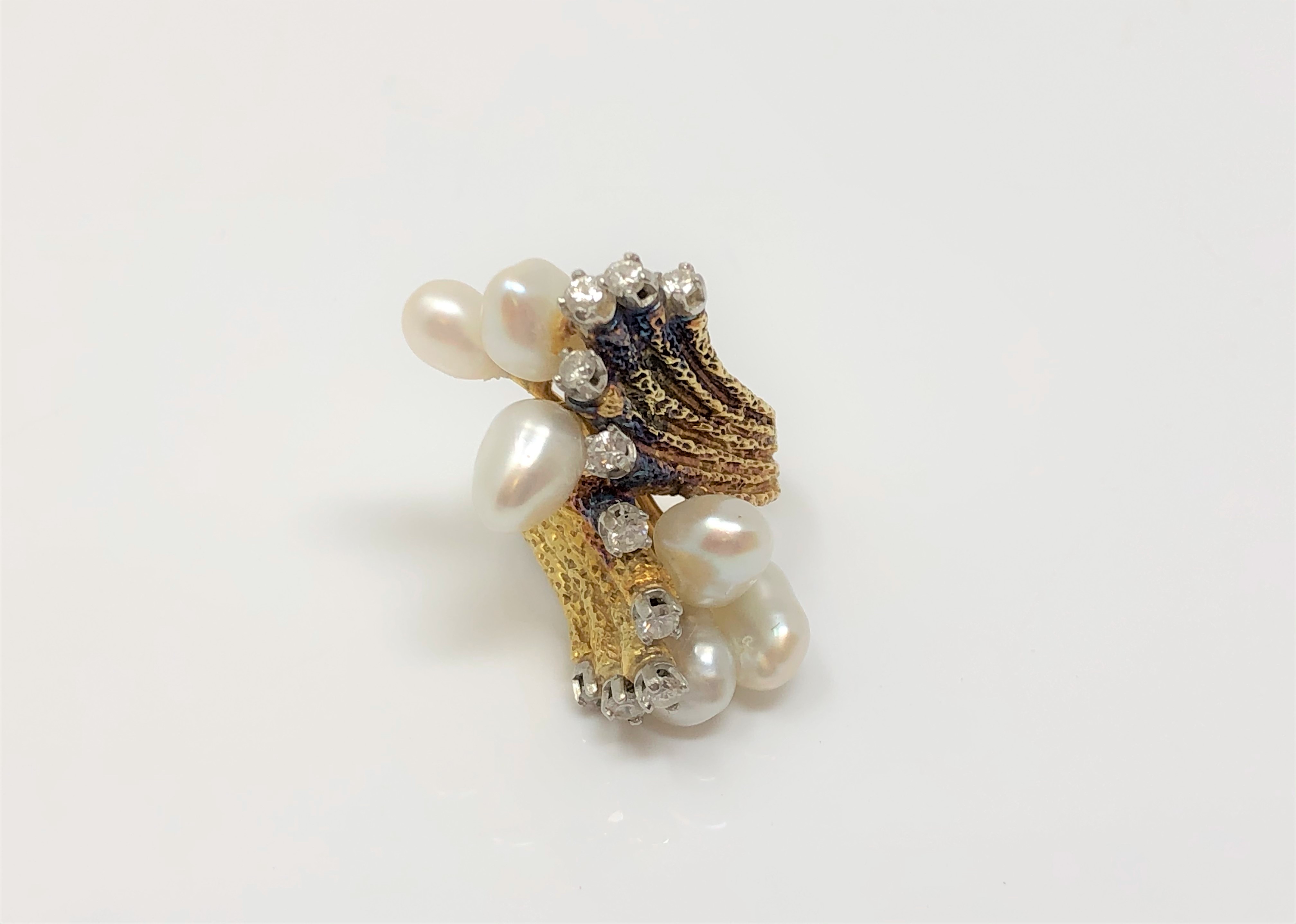 An 18ct gold pearl and diamond abstract ring, size G CONDITION REPORT: 14.