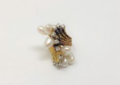 An 18ct gold pearl and diamond abstract ring, size G CONDITION REPORT: 14.