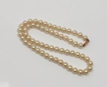 A single strand cultured pearl necklace with 9ct gold clasp
