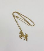 A 9ct gold horse pendant on chain, 1.6g.
