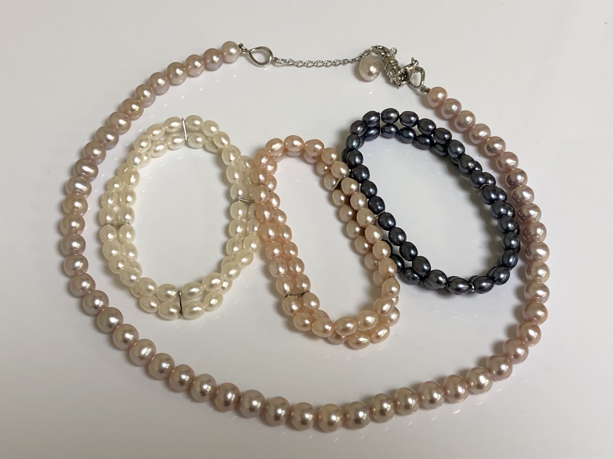 Pink, white and grey pearls - A necklace and three bracelets.
