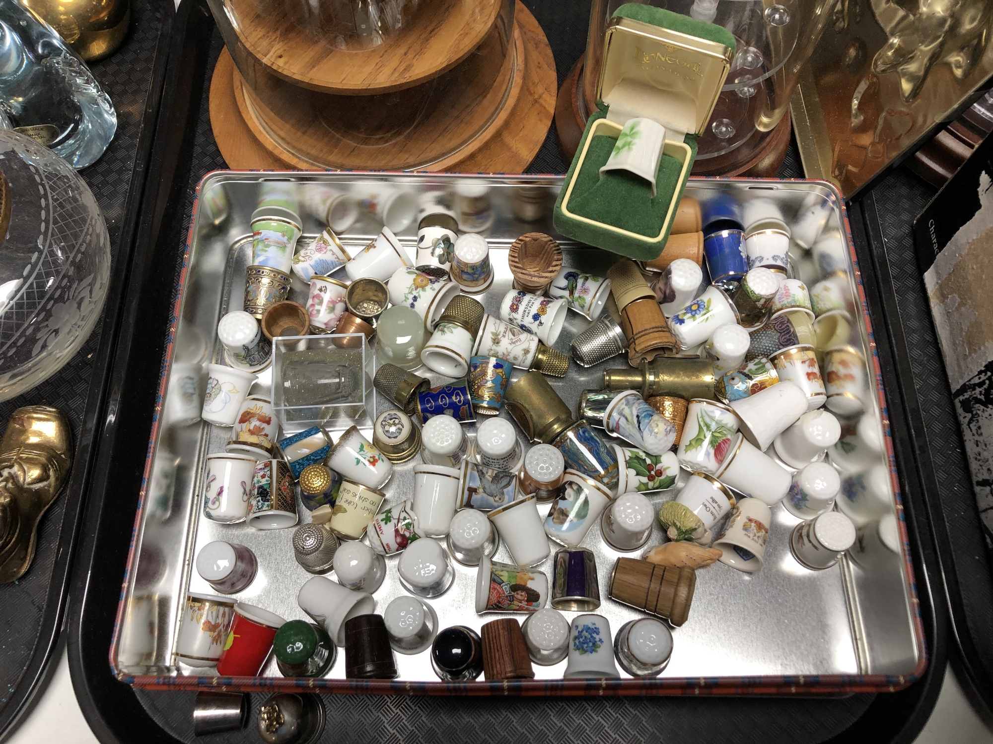 A tray of a large quantity of china and metal thimbles to include Brambly Hedge and two thimble - Image 2 of 3