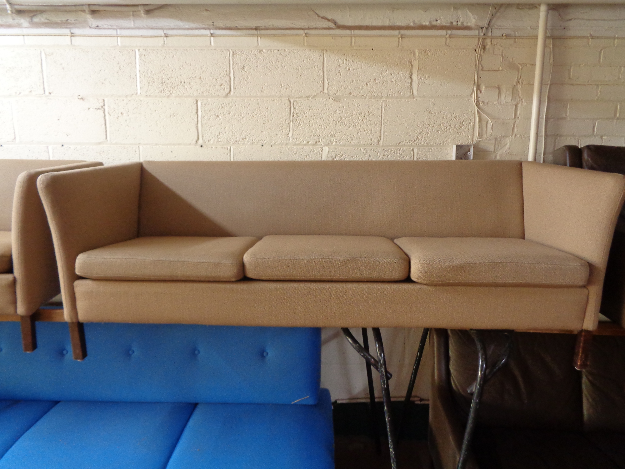 A mid 20th century three seater settee and two seater settee upholstered in beige fabric - Image 2 of 3
