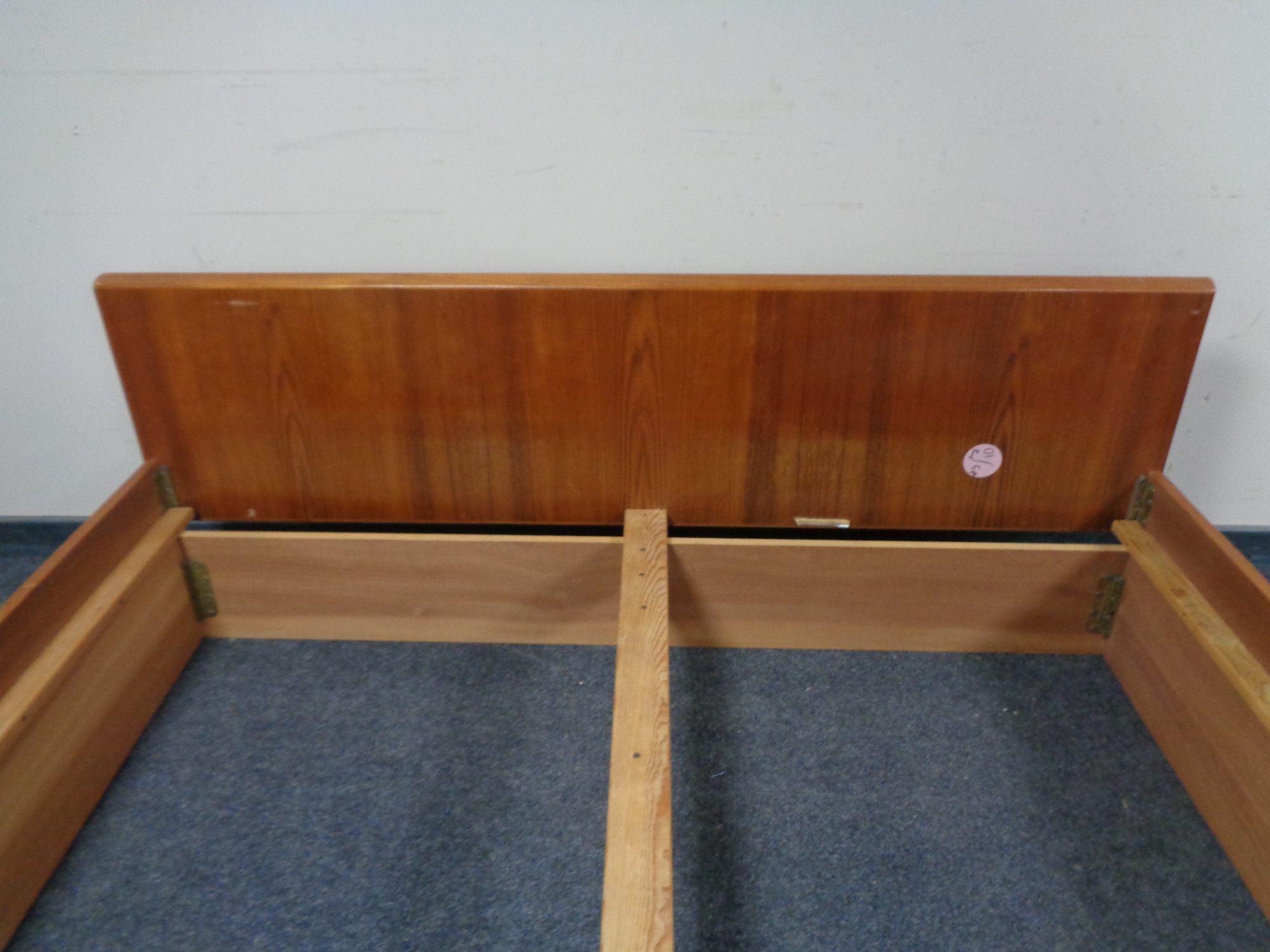 A mid 20th century teak 6' bed frame - Image 6 of 7