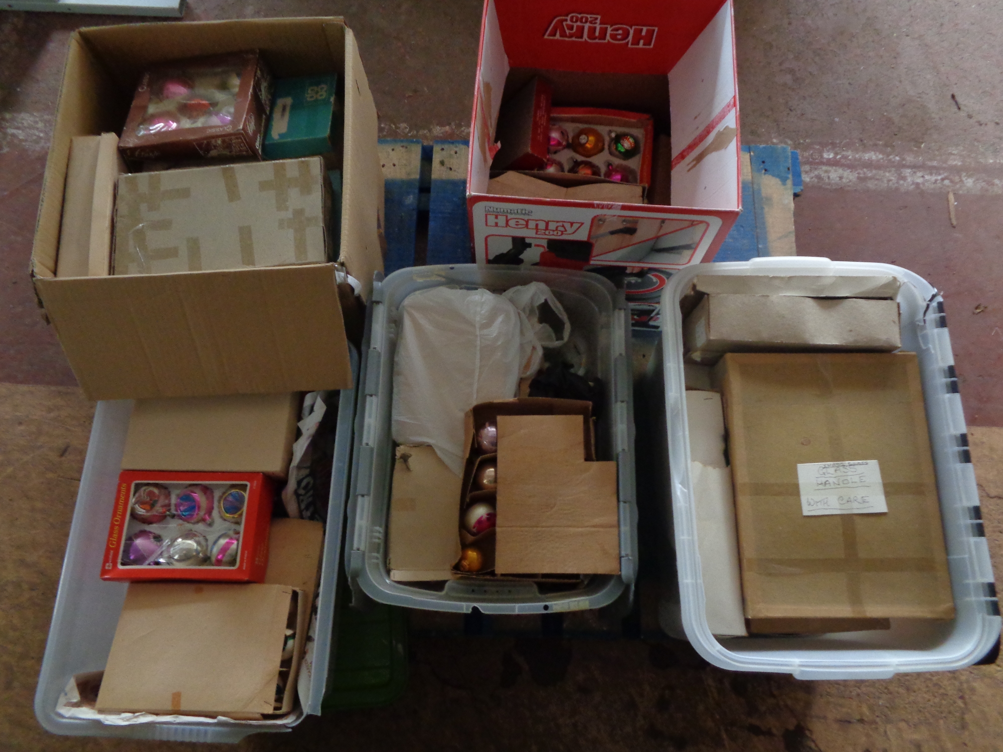 A pallet of five boxes of vintage decorations