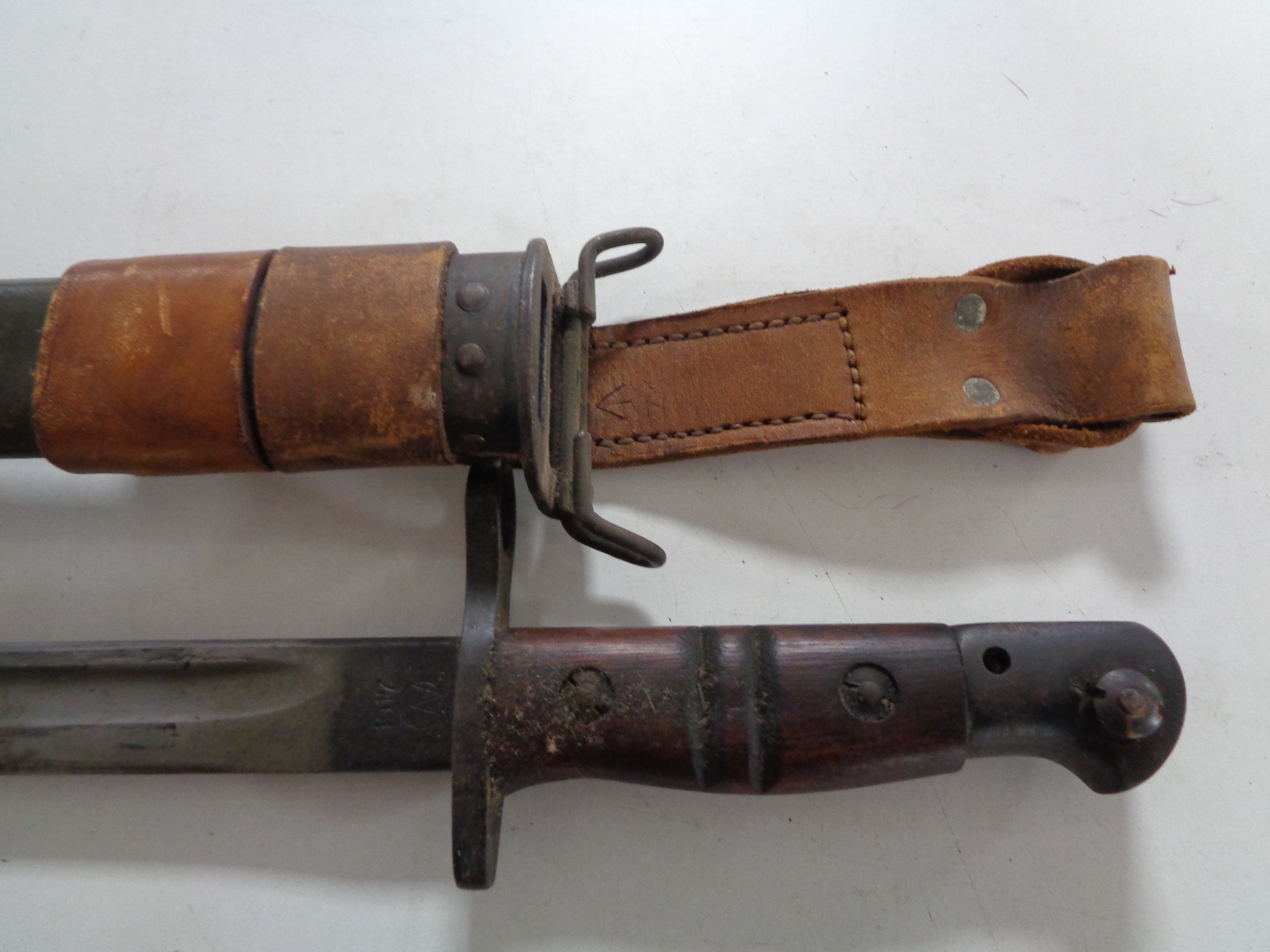 An American WWI bayonet in sheath - Image 2 of 2