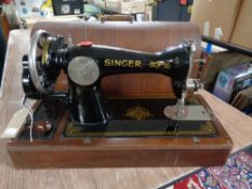 A vintage cased hand sewing machine CONDITION REPORT: This appears to be in good