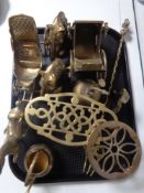 A tray of assorted brass ware - trivet, toasting fork, horse and carriage,