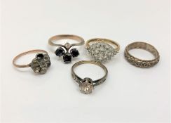 A group of 9ct gold and 9ct gold/silver dress rings (5)