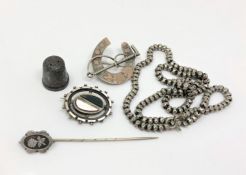 Assorted silver jewellery including chain, horseshoe and riding crop brooch, agate brooch,