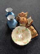 A tray containing four pieces of cottage ware,
