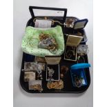 A tray containing quantity of costume jewellery to include 9ct gold earrings and bracelet (a/f),