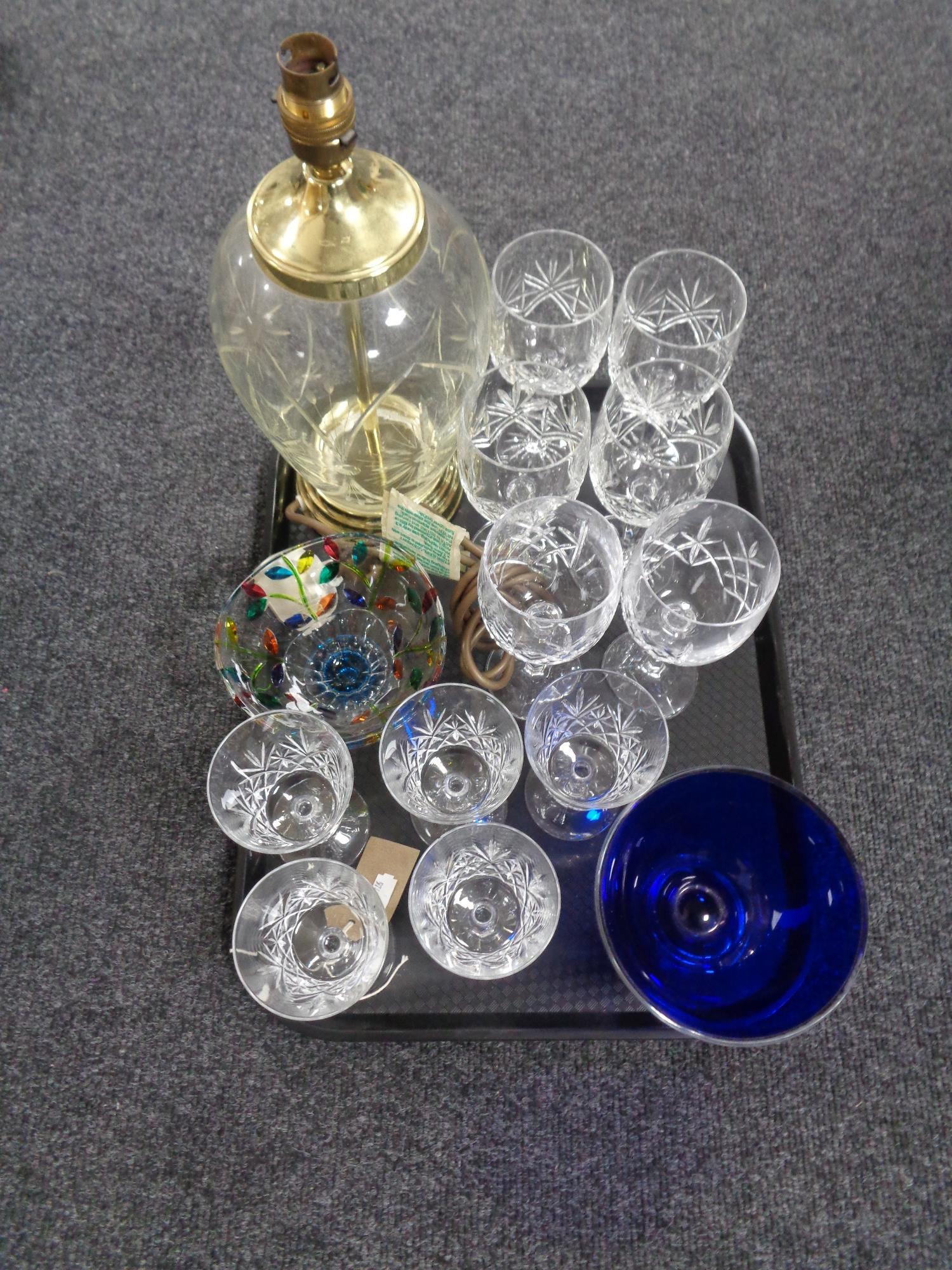 A tray containing assorted glassware to include Italian glass bowl, glass and brass table lamp,