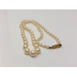 A single strand pearl necklace with 9ct gold clasp