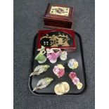 A tray of jewellery boxes, china flower posies,