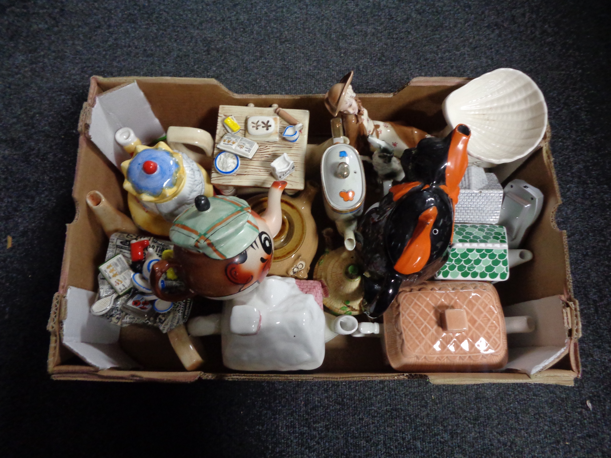 A box of a collection of novelty teapots to include Sadler,