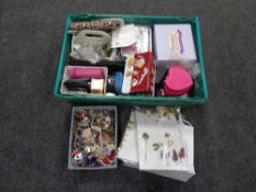 A box of a large quantity of jewellery boxes and assorted costume jewellery