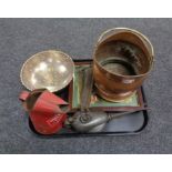 A tray containing brass and copper miniature coal bucket, two vintage oil cans, Salters Improved No.