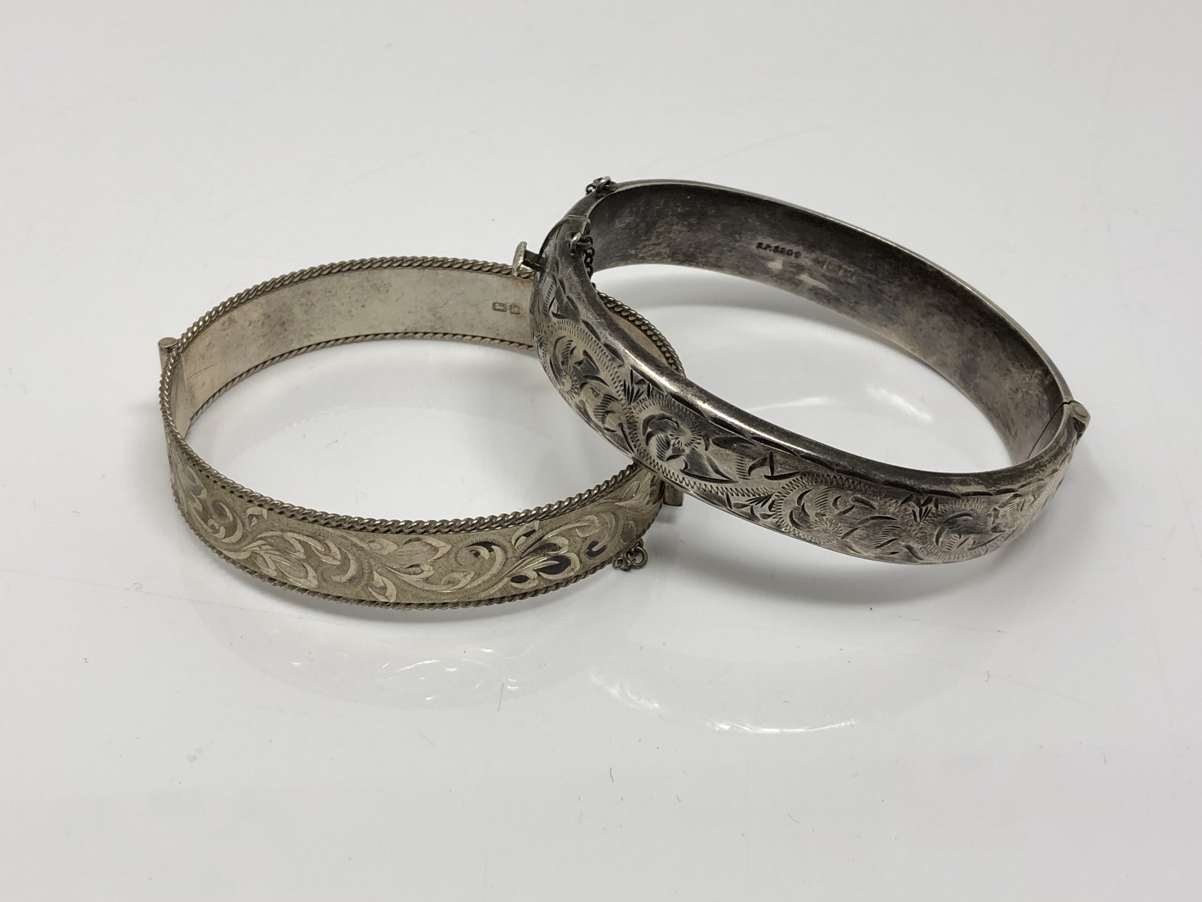 Two engraved silver bangles. (2) CONDITION REPORT: 43g gross.