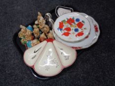 A tray of Pendelfin rabbit ornaments, Royal Norfolk fan dishes,