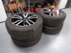 A set of four 20'' Land Rover alloy wheels with Pirelli 255/50R20109Y tyres,
