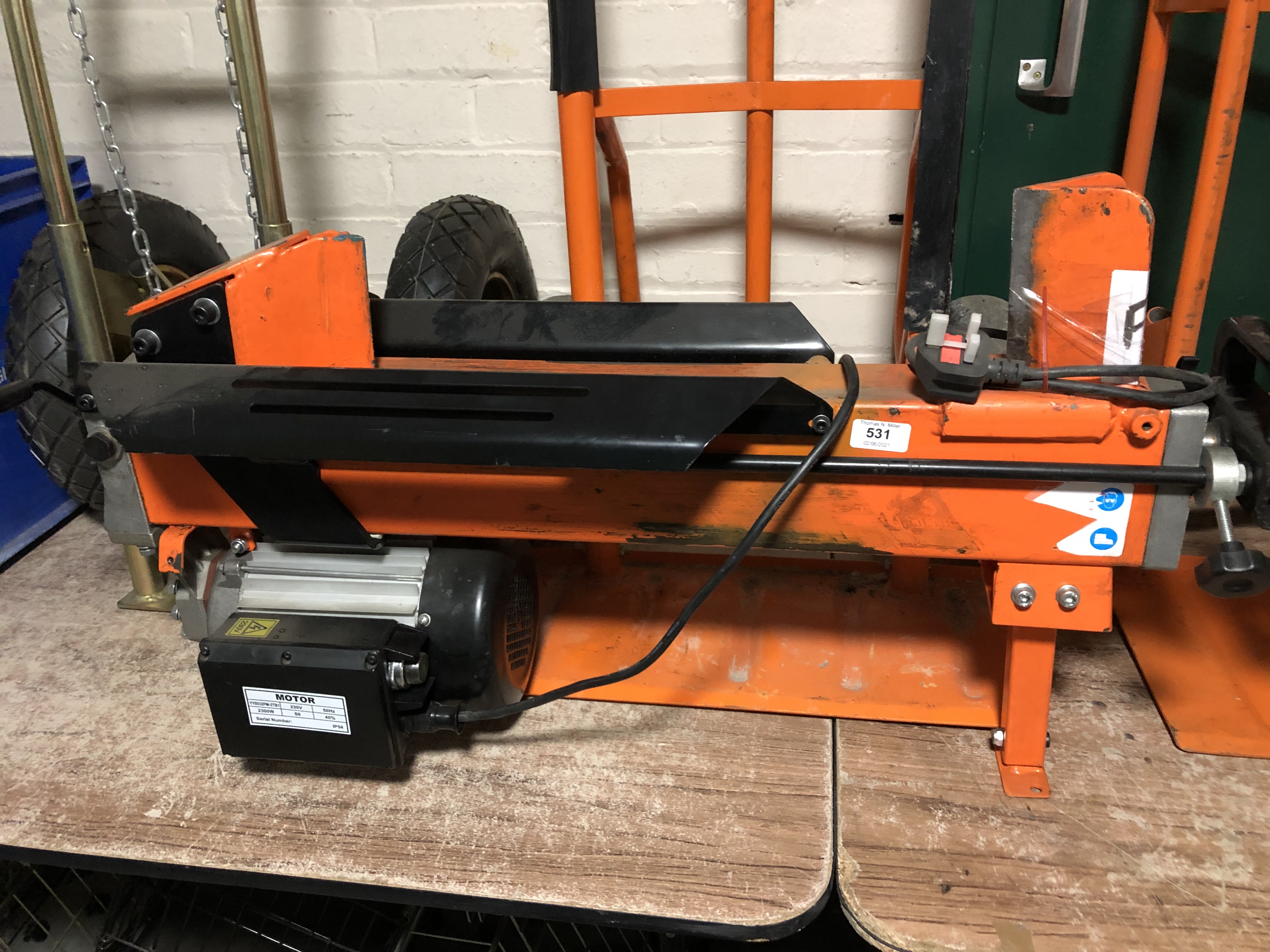 An electric log splitter