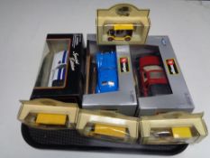 A tray containing two Burago 1/24 die cast vehicles to include a Bugatti and Freelander,