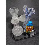 A tray of assorted glass ware to include Murano glass clown, 1970's art glass vase,