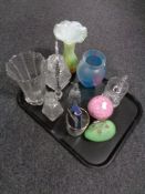 A tray of assorted glass ware, hand painted glass egg, glass mushroom paperweight, art glass vases,