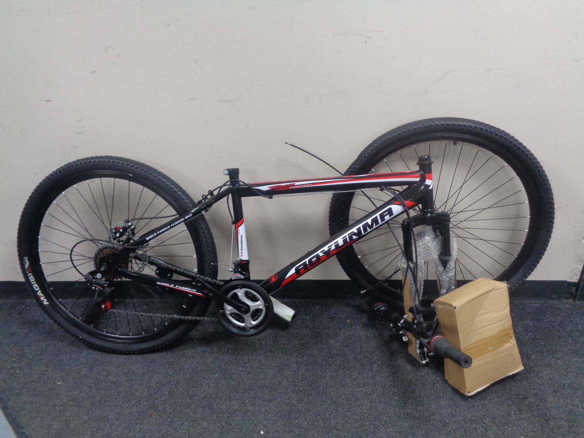 A boxed Aoyunma mountain bike (as new).