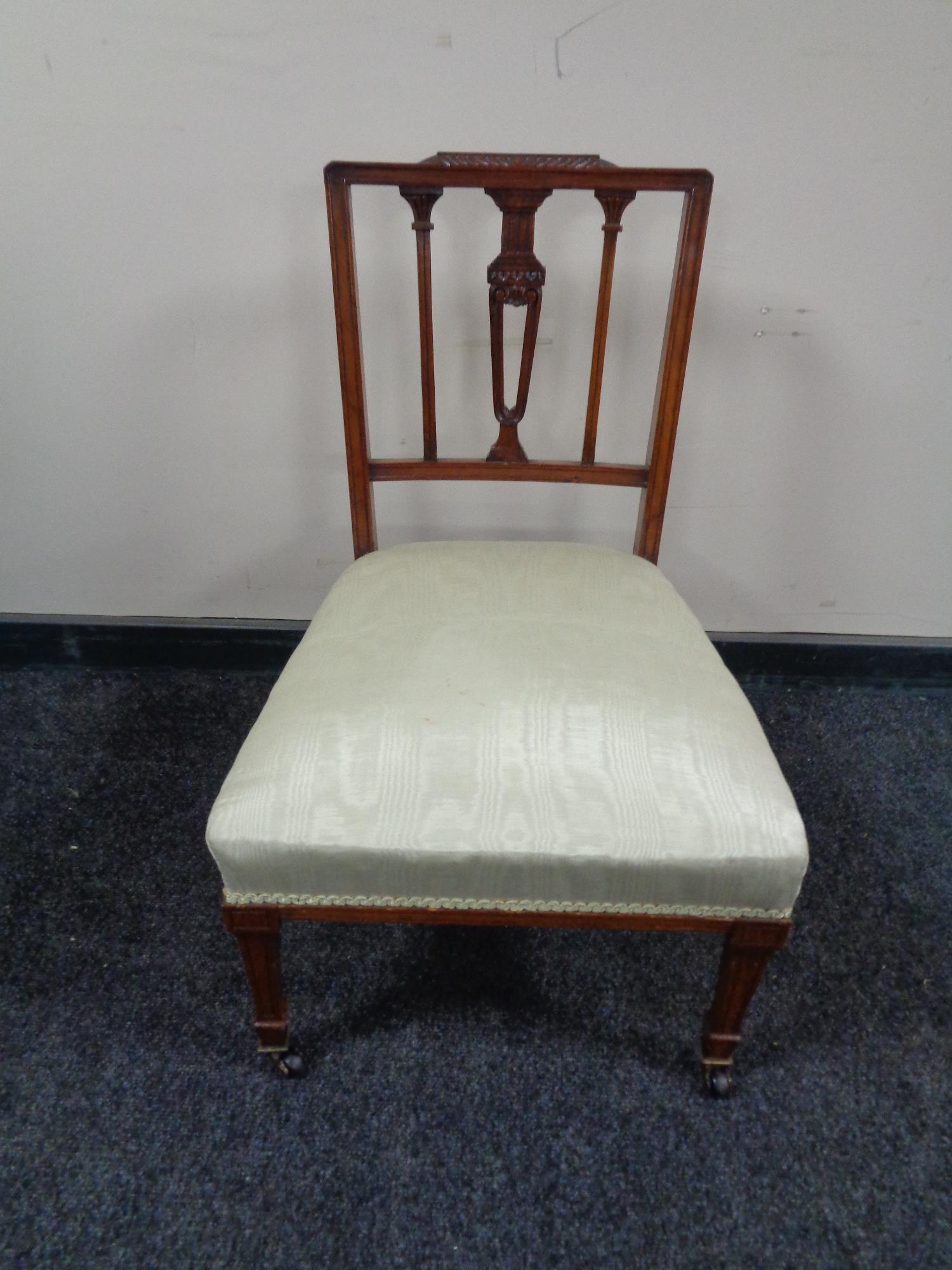 An Edwardian mahogany bedroom chair