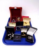 A tray containing a quantity of assorted costume jewellery and gent's cufflinks, dress rings etc.