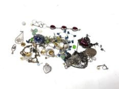 A collection of silver and other jewellery (Q)
