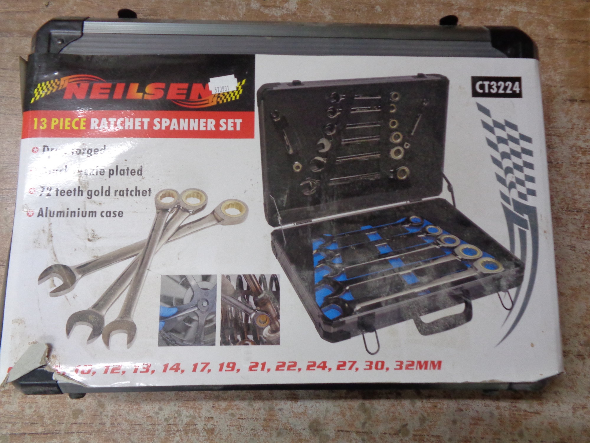 A boxed Neilsen 13 piece ratchet spanner set