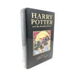 Harry Potter and The Deathly Hallows, Bloomsbury, First Edition, ISBN 978-0-74759-107-8,