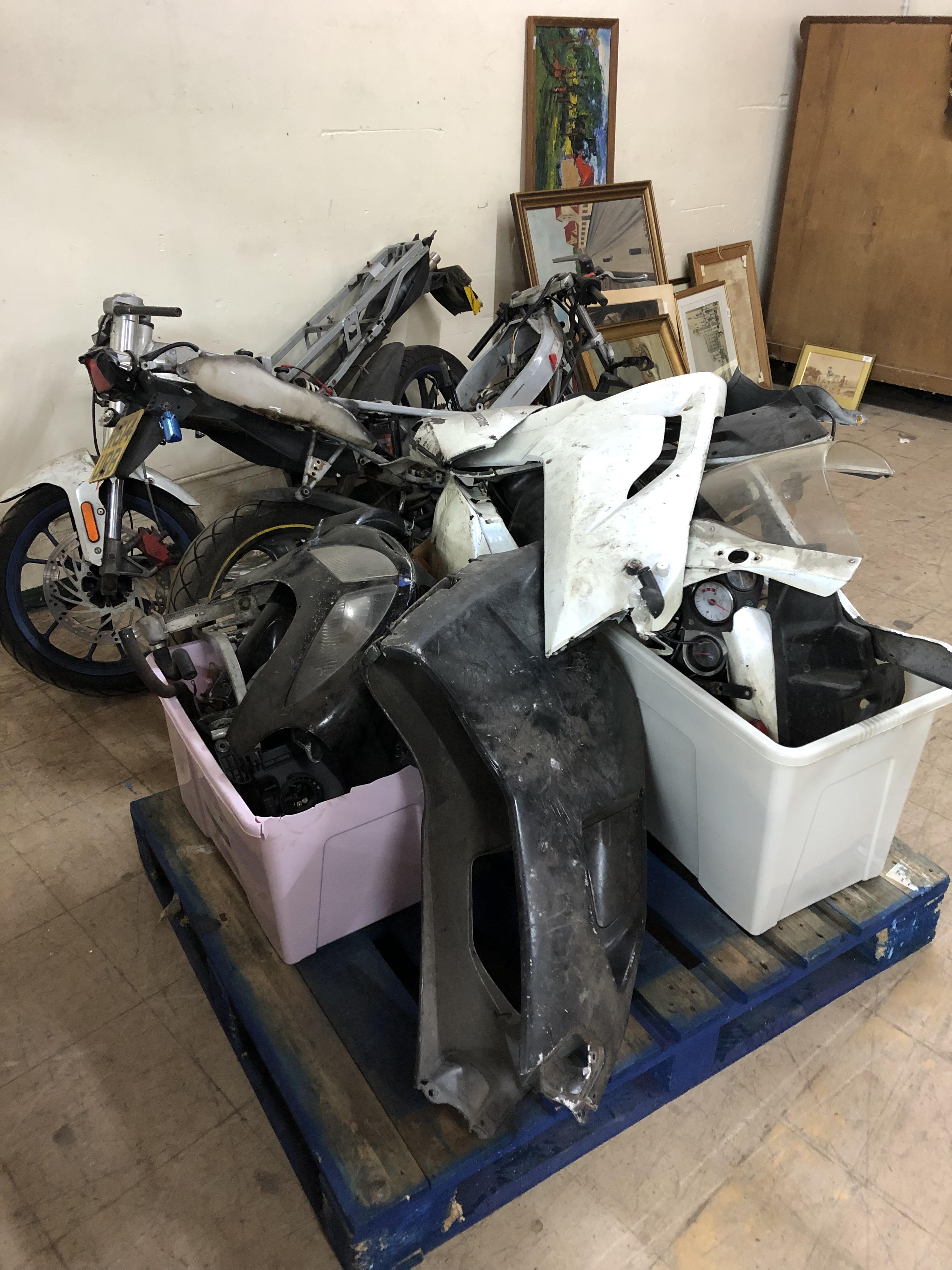 Two dismantled Aprilia motorcycles comprising; RS 50 registration AU56 EXE, - Image 4 of 5
