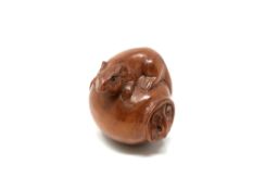 A carved hardwood Chinese netsuke - Two rats on a barrel