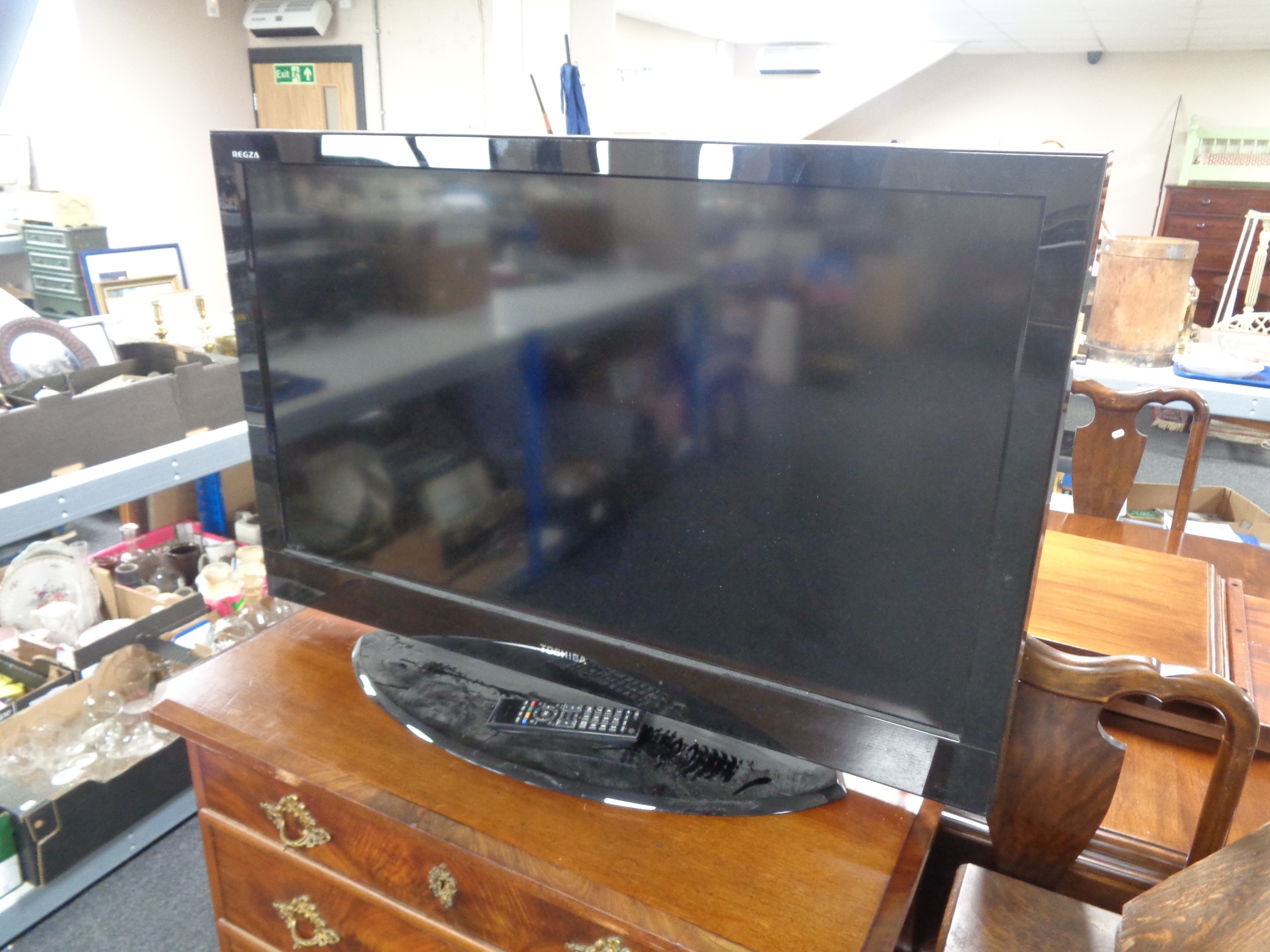 A Toshiba Regza 40'' LCD TV