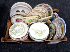 A box containing a large quantity of assorted collector's and wall plates